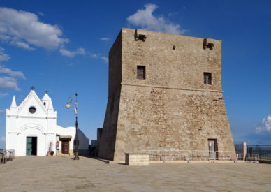 096-la-chiesetta-e-la-torre