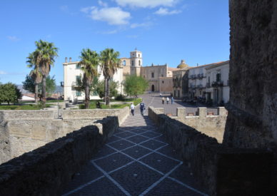 104-la-piazza-con-la-Cattedrale