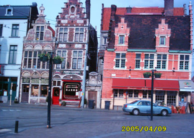DIGITAL CAMERA