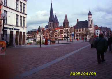 DIGITAL CAMERA