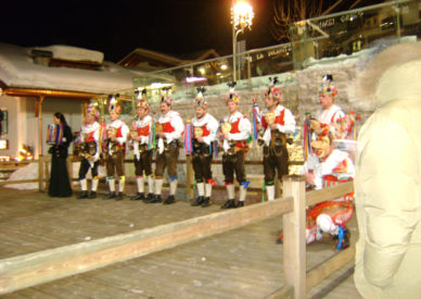 maschere-dal-vivo-a-canazei
