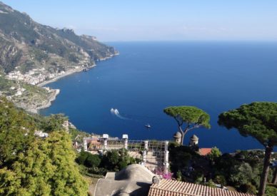 070 panorama sulla costiera da Villa Rufolo